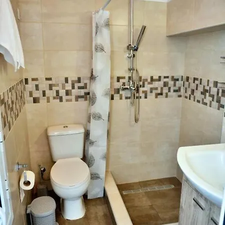 Afrodite's Traditional House بيت للعطل *